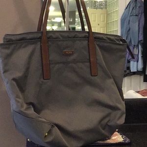Tumi tote